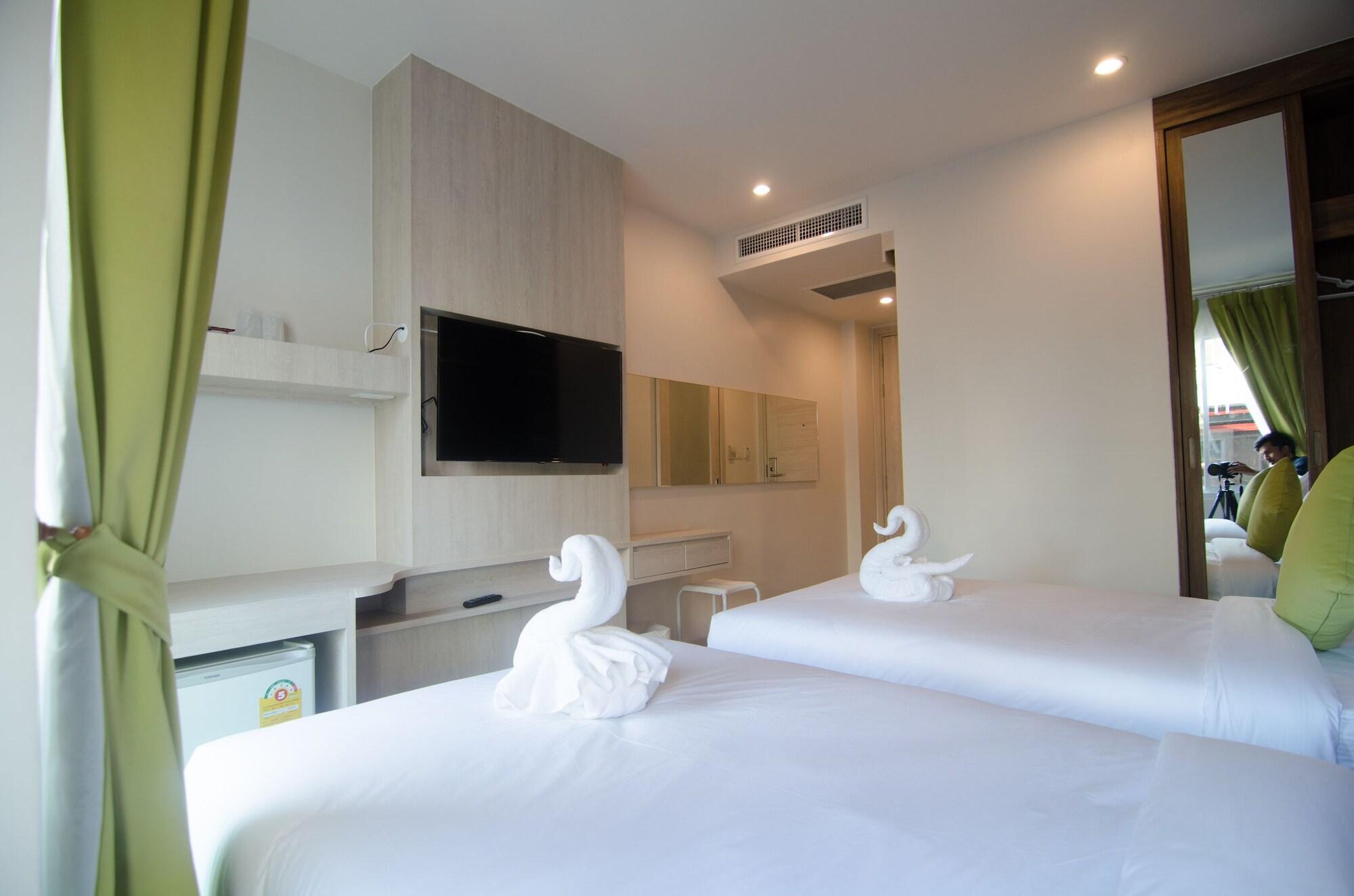 Hotel Centro One Bangla à Patong Extérieur photo