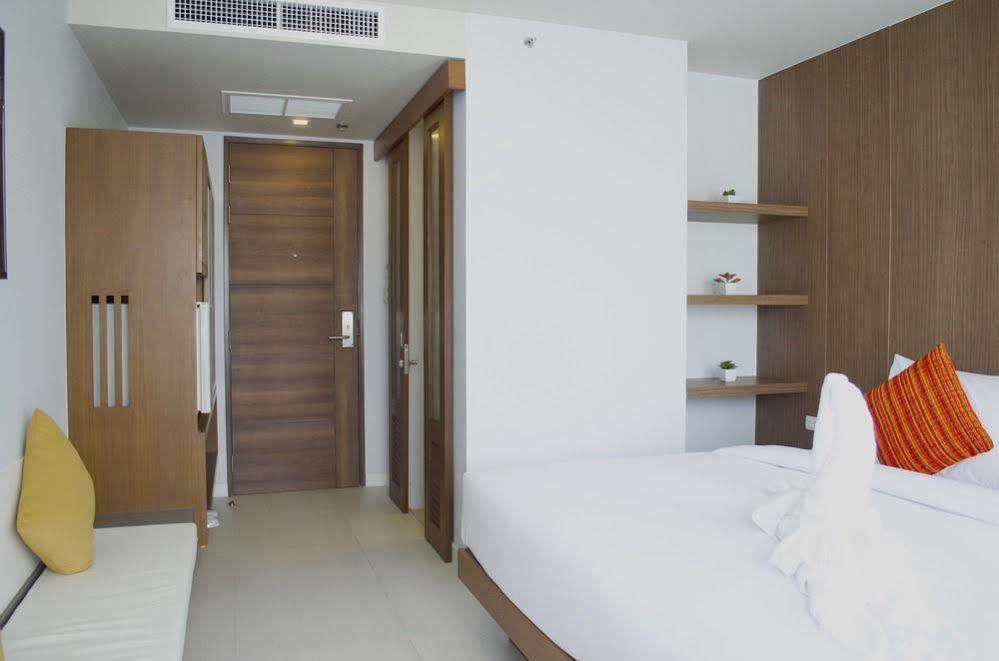 Hotel Centro One Bangla à Patong Extérieur photo