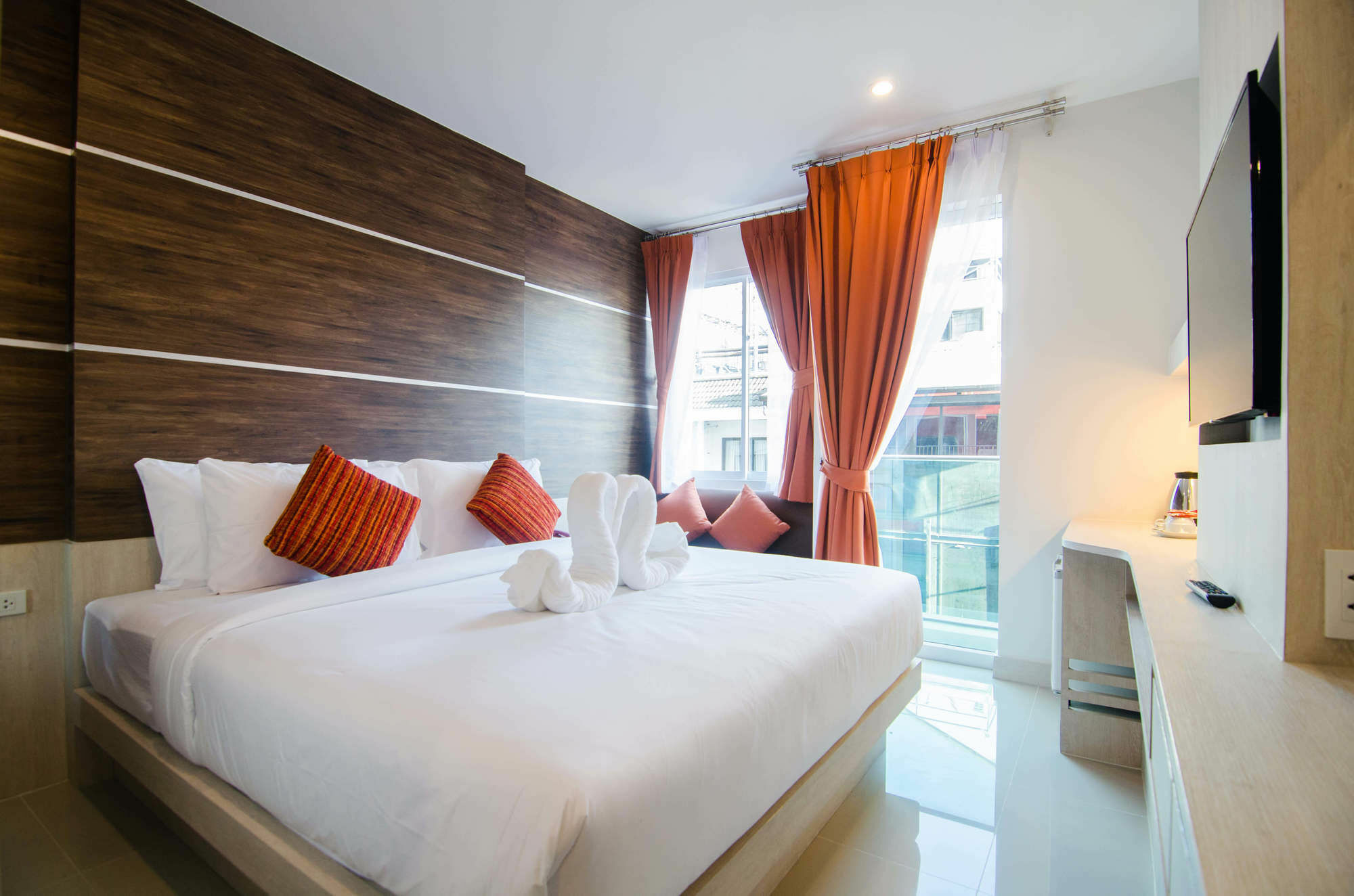 Hotel Centro One Bangla à Patong Extérieur photo